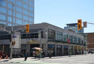 Une photo de L'Esplanade Laurier (commercial) à Ottawa, Ontario (numéro de structure 005000)