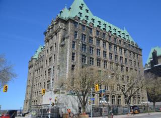 A photograph of Justice Building in Ottawa, Ontario (Structure Number 152405)