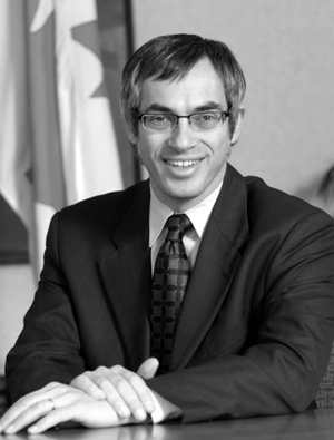 Le ministre de l'industrie, Tony Clement