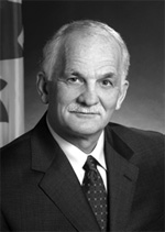 L'honorable Vic Toews, C. P., c.r., député