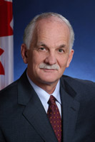 L'honorable Vic Toews, Ministre de la Justice et procureur général du 
Canada